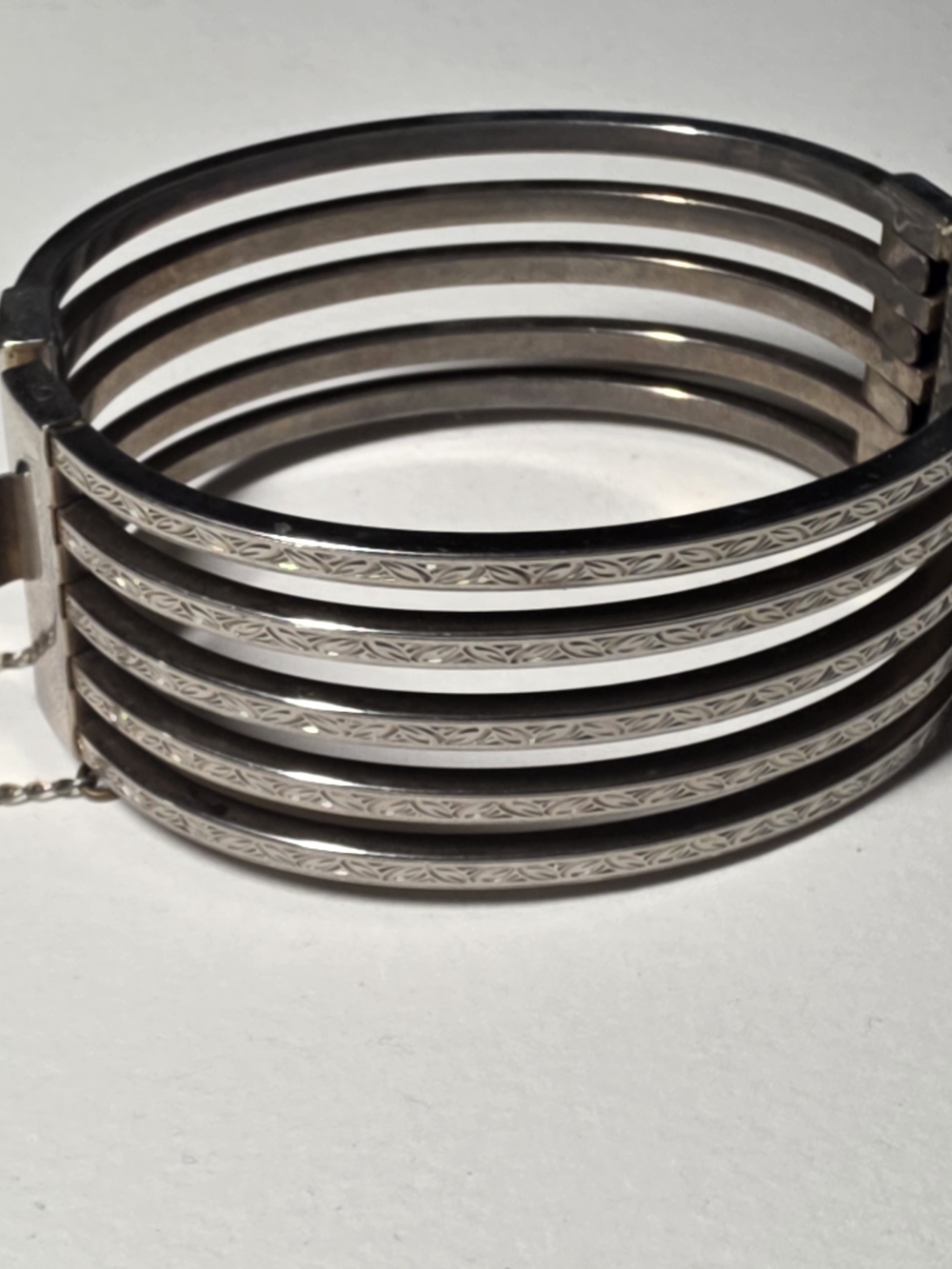 Source Unknown Silver-Tone Multi-Band Etched Cuff Chunky Bracelet Safety Chain